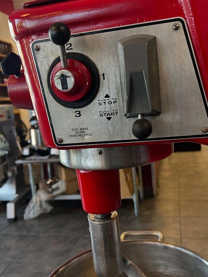 Used Hobart D-300 30 Qt Bakery Dough Mixer w/ Bowl, Hook Volts 115 Phase 1 HP 1/2Hobart D-300 30 Qt Bakery Dough Mixer w/ Bowl, Hook Volts 115 Phase 1 HP 1/2