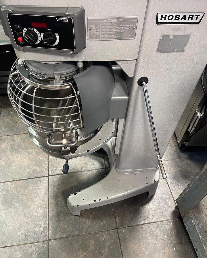 Used Hobart HL400-1 Legacy 40-Quart 3-Speed 1 1/2 HP All-Purpose Commercial Planetary Mixer With Attachment, 200-240 Volts, 1-phaseHobart HL400-1 Legacy 40-Quart 3-Speed 1 1/2 HP All-Purpose Commercial Planetary Mixer With Attachment, 200-240 Volts, 1-...