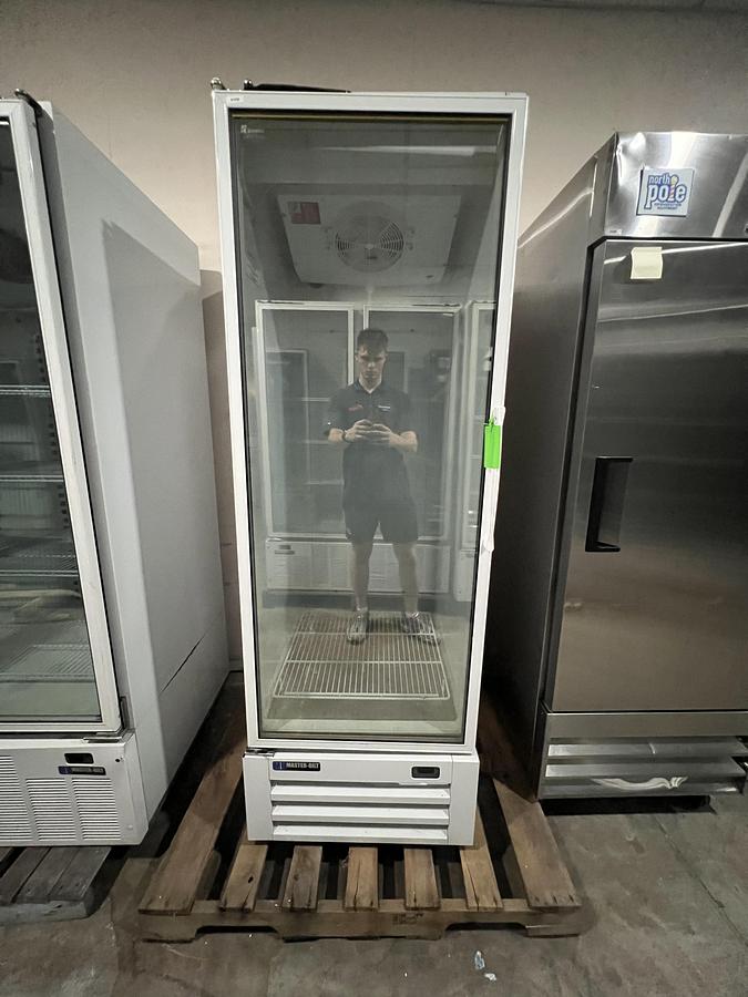 Refurbished Master-Bilt 1 Door Glass Merchandiser Commercial Refrigerator Cooler Display