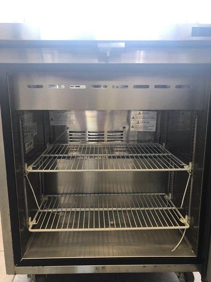 Used Turbo Air 27 1/2" Sandwich/Salad Prep Table w/ Refrigerated Base, 115vTurbo Air 27 1/2" Sandwich/Salad Prep Table w/ Refrigerated Base, 115v