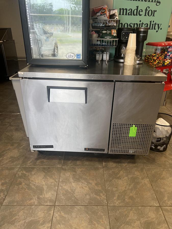 Used True Commercial Chef Base Refrigerator – Stainless Steel Worktop Refrigeration Unit on Casters