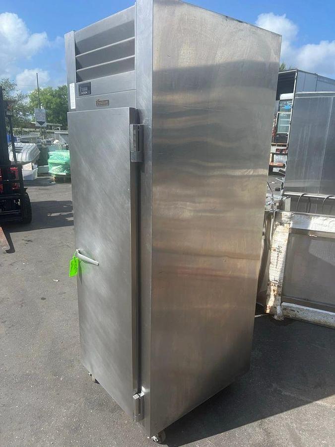 Used Traulsen RHF132W-FHS Full Height Insulated Mobile Heated Cabinet w/ (3) Pan Capacity, 208v/1phTraulsen RHF132W-FHS Full Height Insulated Mobile Heated Cabinet w/ (3) Pan Capacity, 208v/1ph