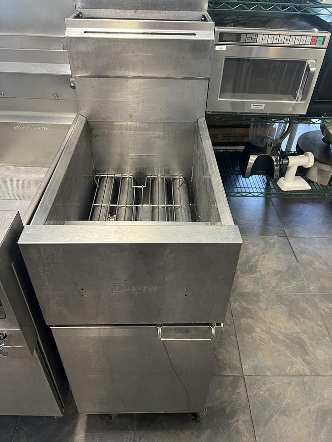 Used Dean Commercial Gas Deep Fryer – Stainless Steel Floor Model