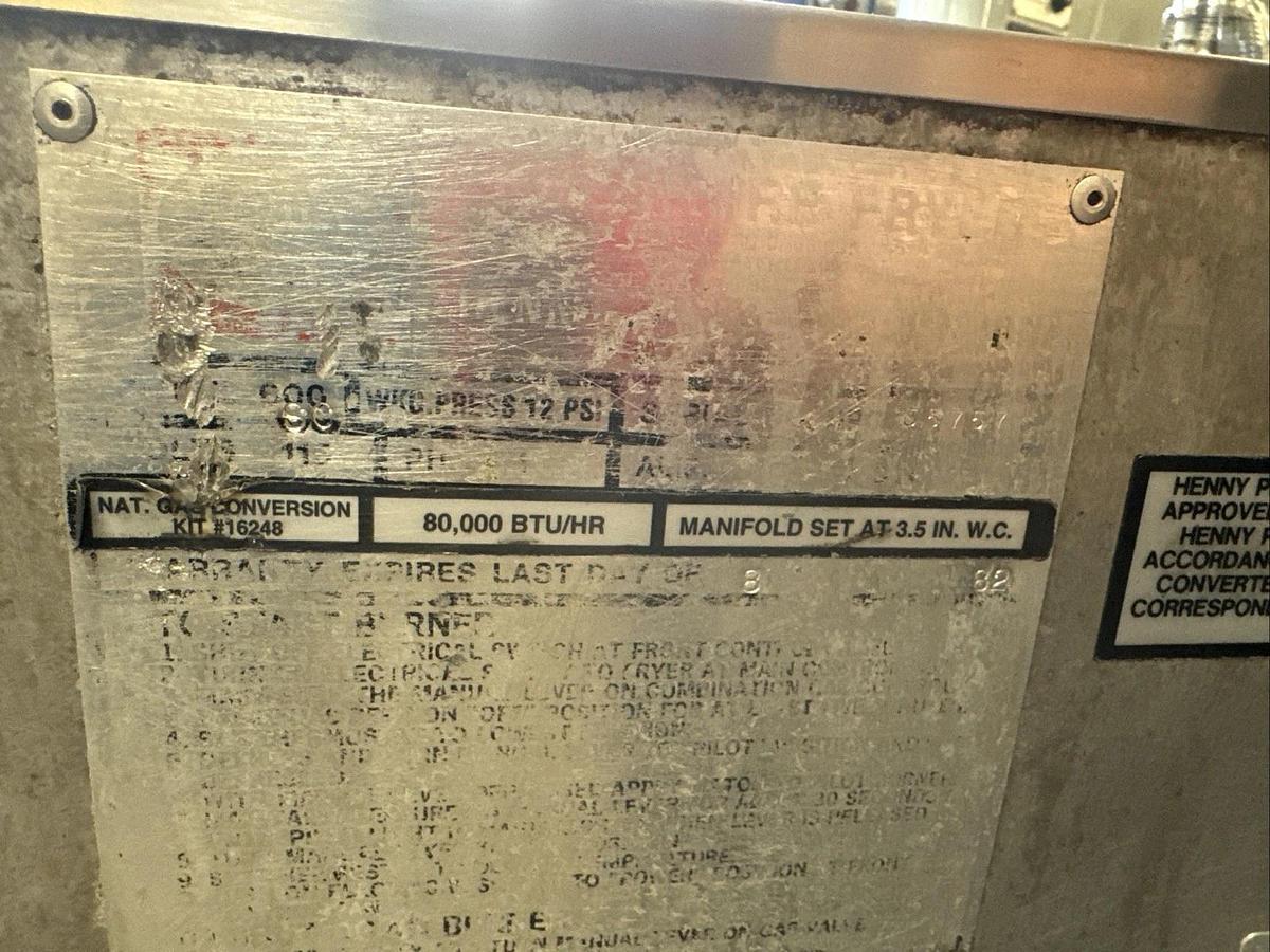 Used Henny Penny 600 Natural Gas Pressure Fryer- W/ Basket & Handle- Oil Filtration