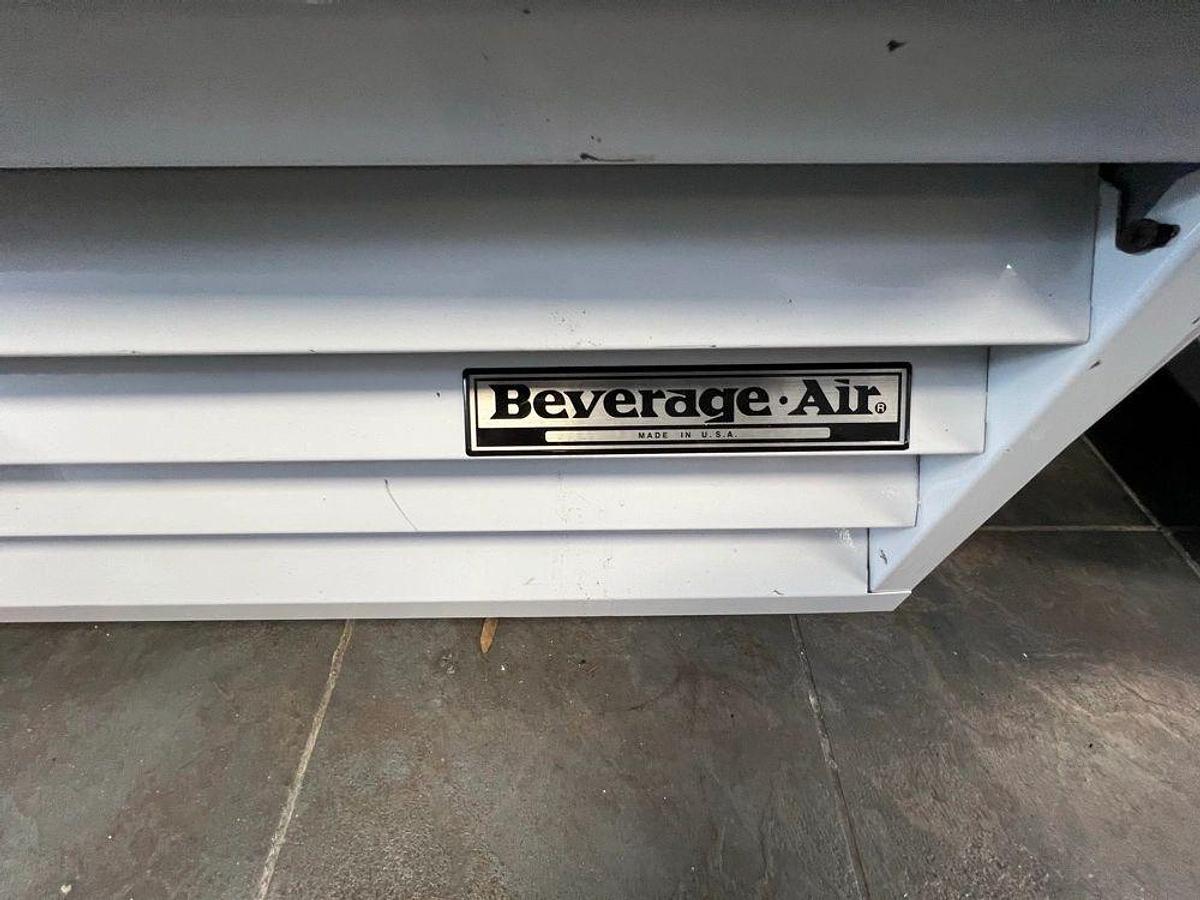 Used Beverage-Air MT-35 White Two Section Glass Door Merchandiser RefrigeratorBeverage-Air MT-35 White Two Section Glass Door Merchandiser Refrigerator