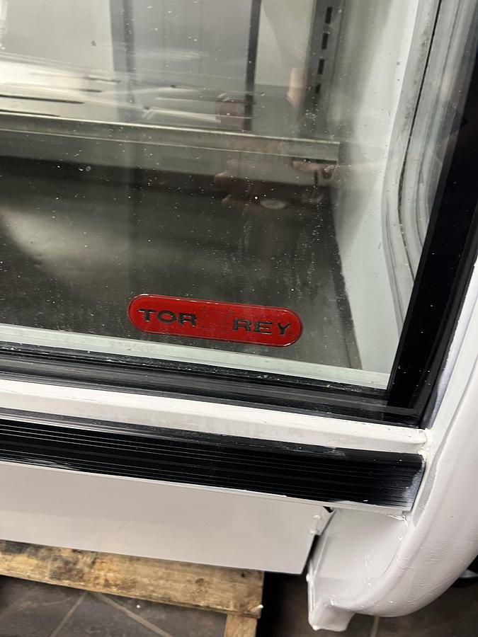 Refurbished Tor Rey Refrigerated Deli Display Case Curved Glass Commercial Merchandiser
