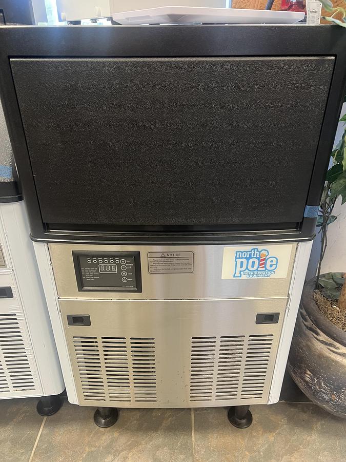 North Pole 120lb Undercounter Ice Machine