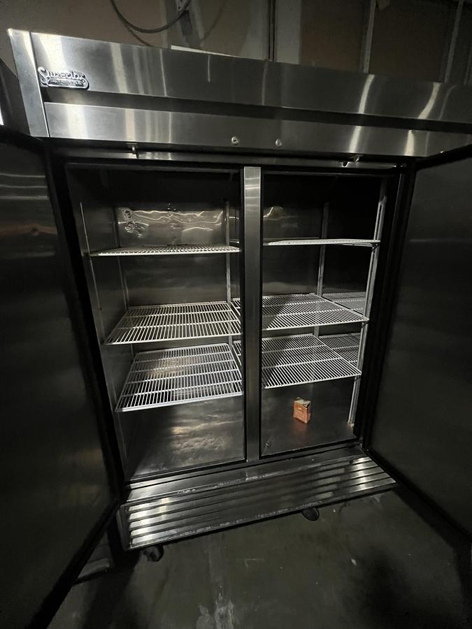 Used True 3 Door Commercial Reach-In Refrigerator Stainless Steel Heavy Duty