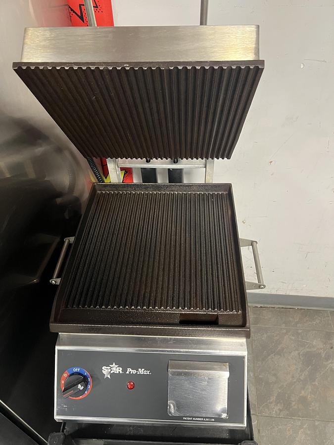 Refurbished Star Max Commercial Panini Press Sandwich Grill Heavy Duty Countertop