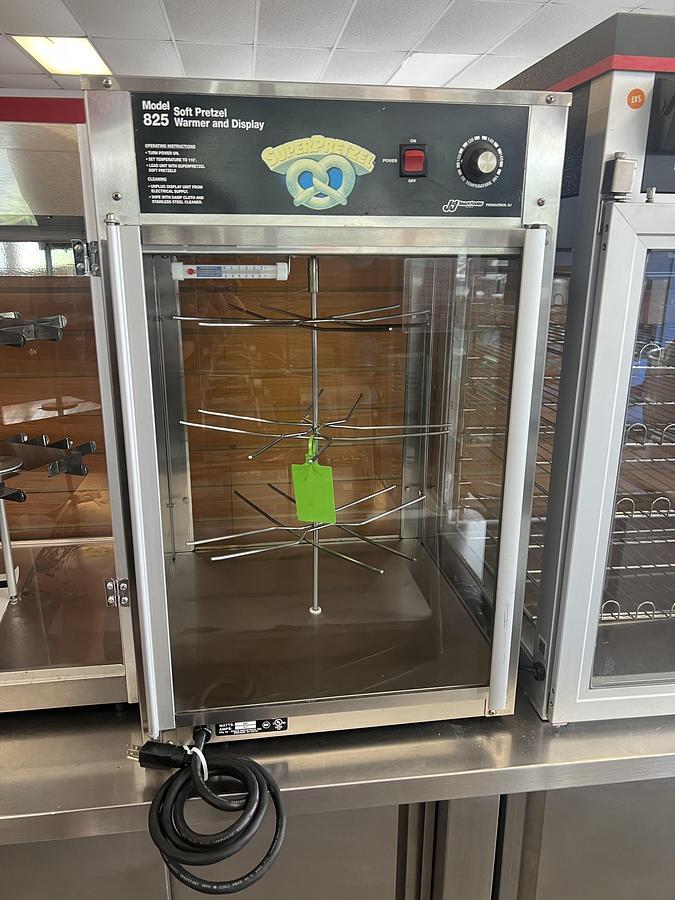 Used Gold Medal Model 825 SuperPretzel Soft Pretzel Warmer & Display Case