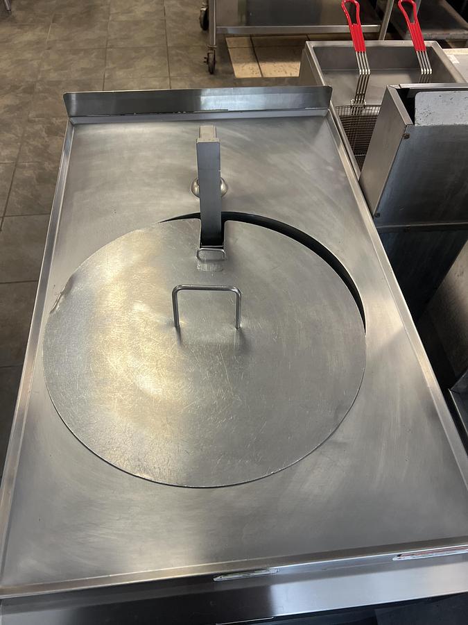 Refurbished Giles GEF-720 Commercial Pressure Fryer – Digital Controls – Built-In Oil Filtration