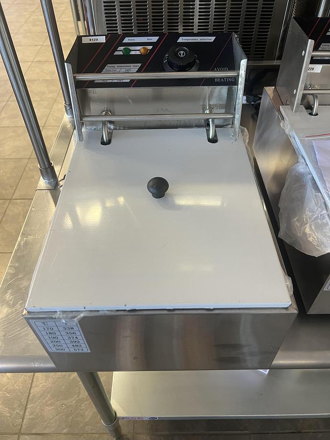 Used Commercial Countertop Electric Deep Fryer – Stainless Steel – Adjustable Temperature Control Upgrade your kitchen with th