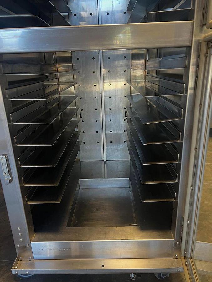 Used Royalton SSRPC-US Electric Full Size Mobile Heated Holding CabinetRoyalton SSRPC-US Electric Full Size Mobile Heated Holding Cabinet