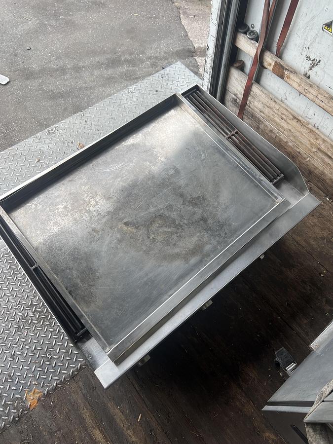 Refurbished Globe GCB36G 36” Commercial Gas Griddle – Natural Gas / Propane