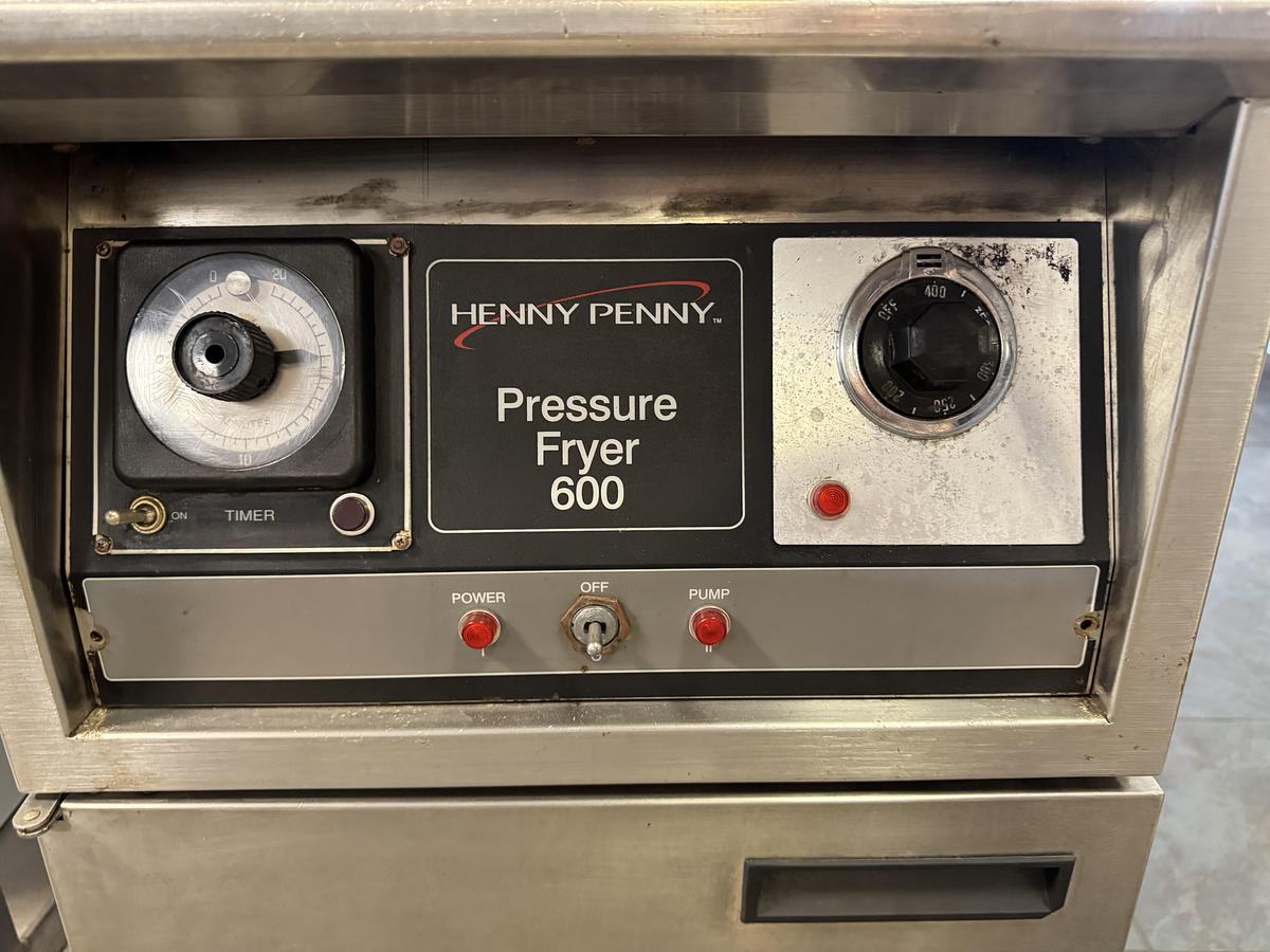 Used Henny Penny Pressure Fryer 600 Natural Gas