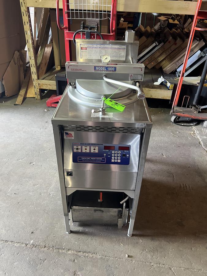 Refurbished Broaster Model 1800 Commercial Pressure Fryer w/ Filtration Digital Controls