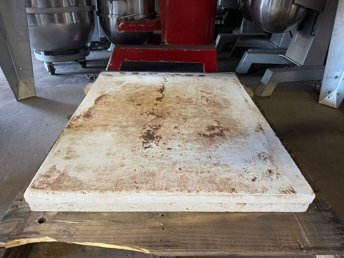 Used Bakers Pride Natural Gas Single Deck Pizza Oven 60" - 120,000 BTUBakers Pride Natural Gas Single Deck Pizza Oven 60" - 120,000 BTU