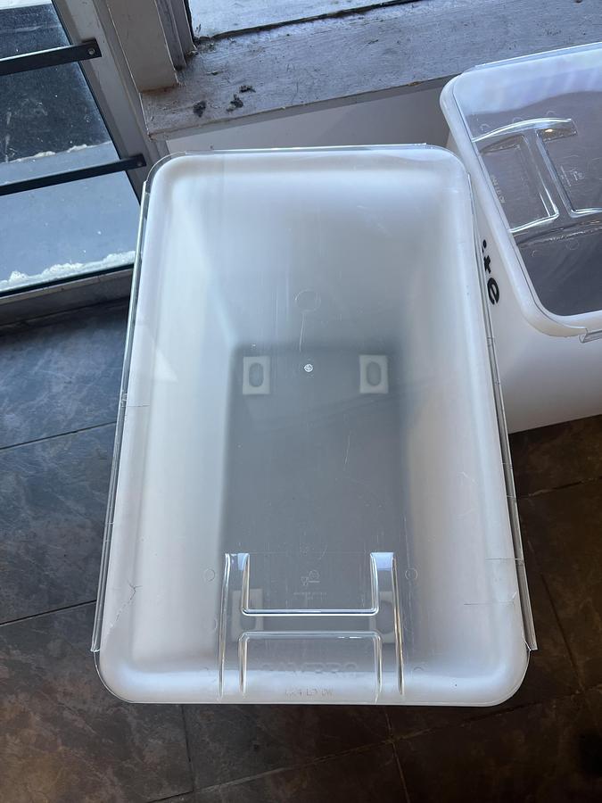 Refurbished Cambro Commercial Ingredient Storage Bin with Lid & Casters