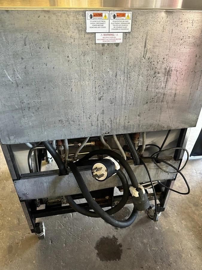 Used Henny Penny LVE-102-EE Fryer - (2) Vats, 208v 3 Phase Excellent condition