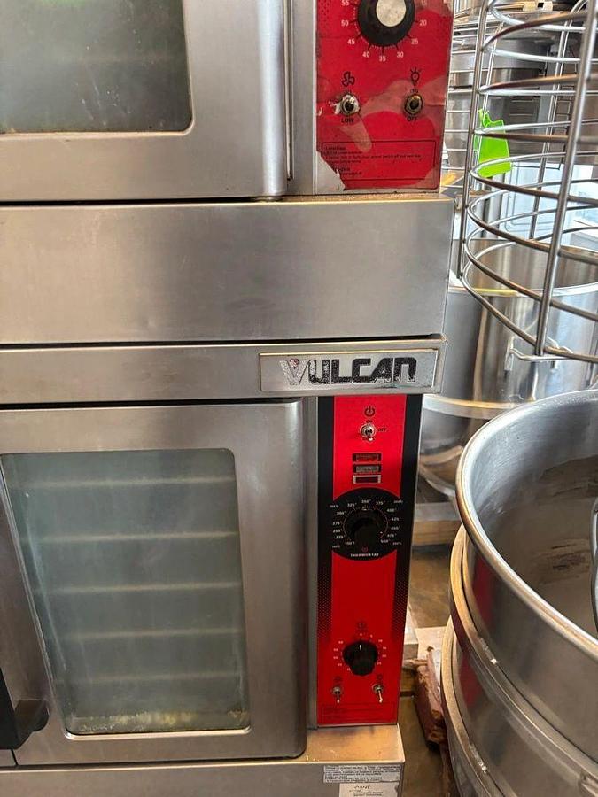 Used Vulcan Double Full Size Natural Gas Convection Oven - 100,000 BTUVulcan Double Full Size Natural Gas Convection Oven - 100,000 BTU