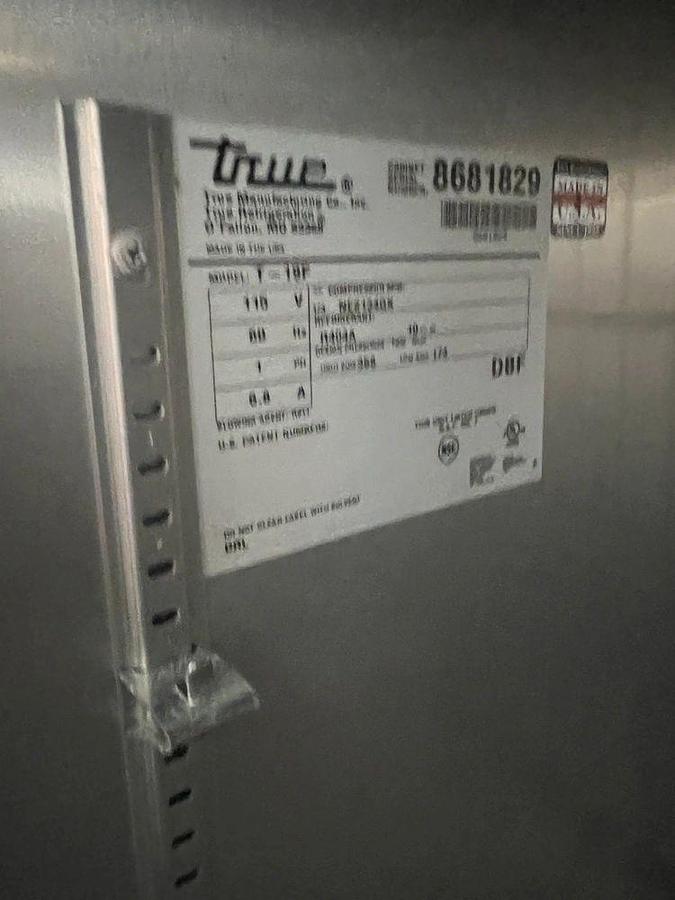 Used True T-19F-HC 27" One Section Solid Door Reach-In FreezerTrue T-19F-HC 27" One Section Solid Door Reach-In Freezer