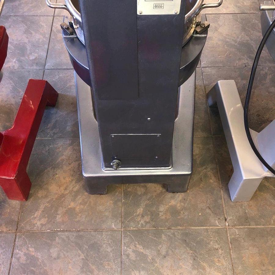 Used Hobart D-300 30 Qt Bakery Dough Mixer w/ Bowl, Hook Volts 115 Phase 1Hobart D-300 30 Qt Bakery Dough Mixer w/ Bowl, Hook Volts 115 Phase 1