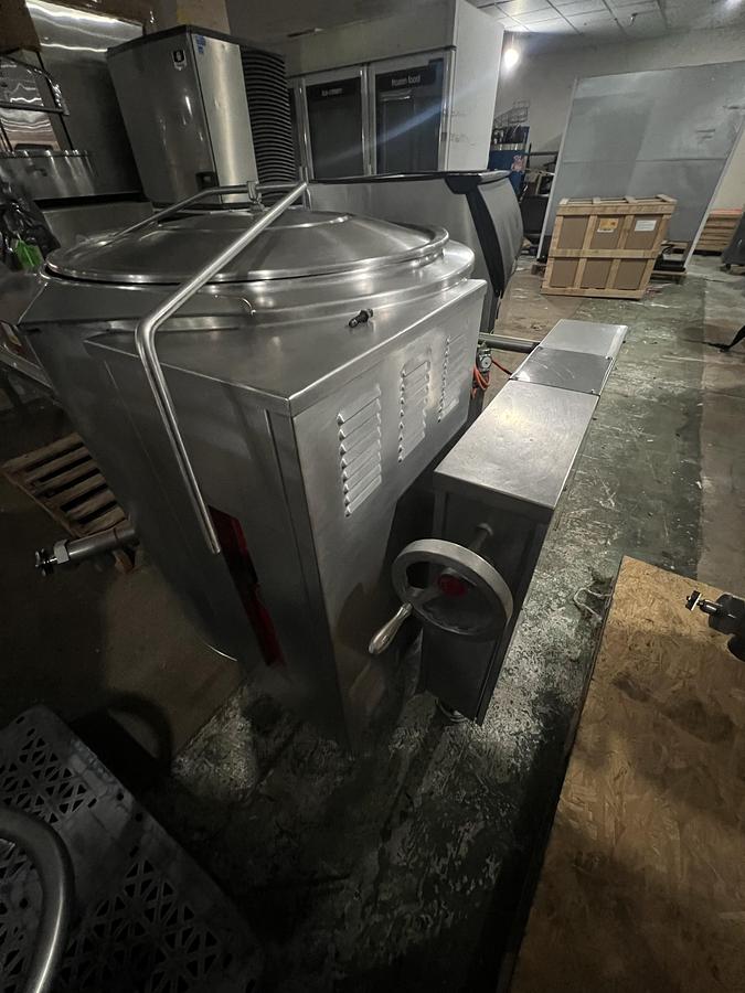 Refurbished Vulcan GLT60 60 Gallon Natural Gas Tilting Steam Jacketed Kettle Commercial