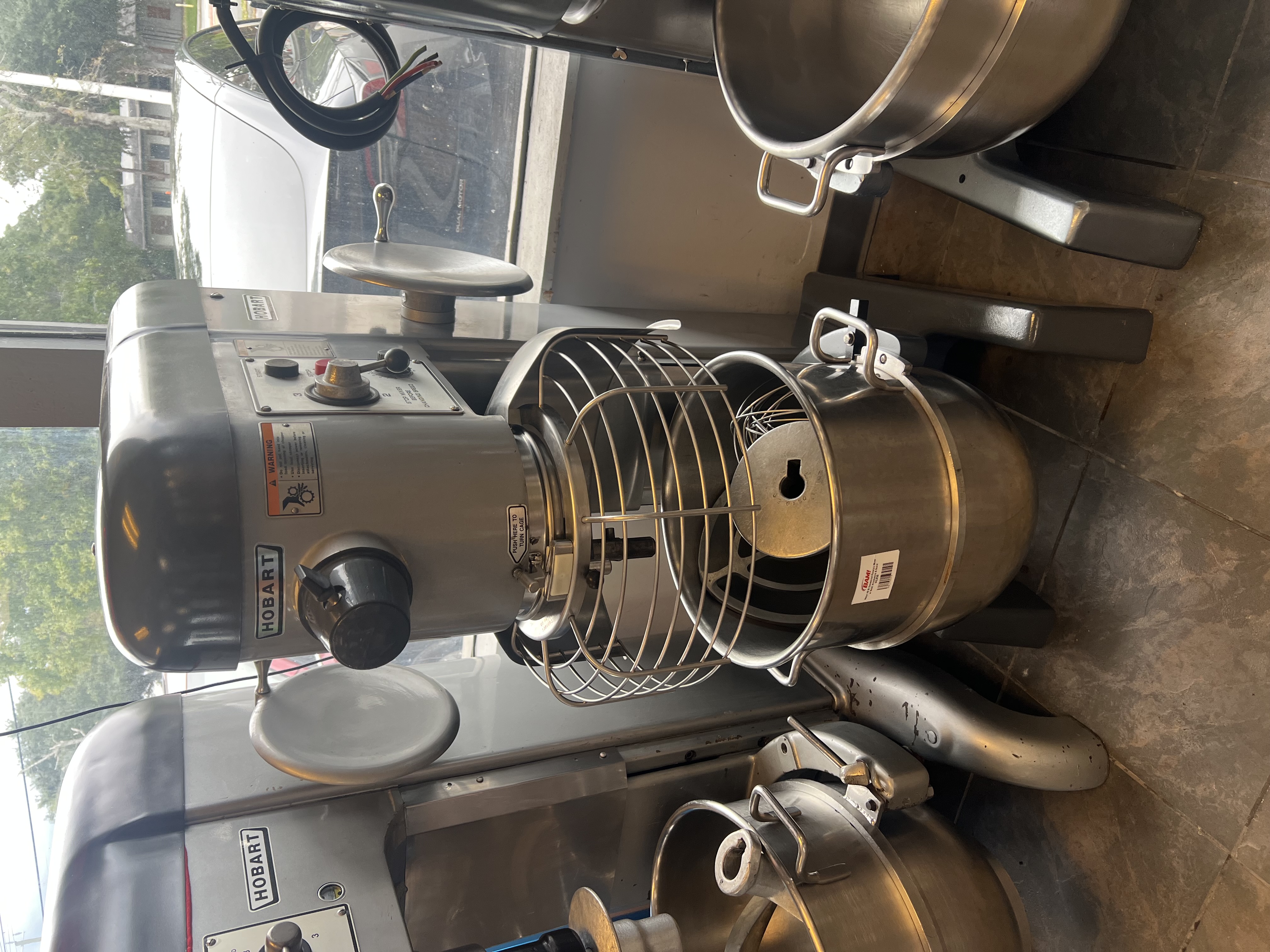 Refurbished Hobart D340 40-Quart Commercial Planetary Mixer – 3 Speed – Bowl & Attachments