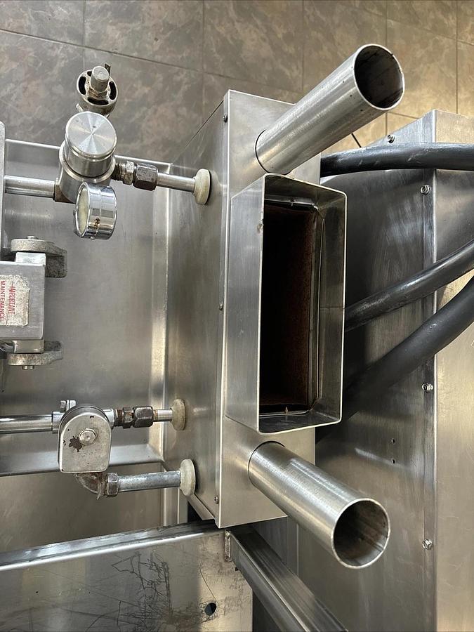 Used Henny Penny 600 Natural Gas Pressure Fryer- W/ Basket & Handle- Oil Filtration