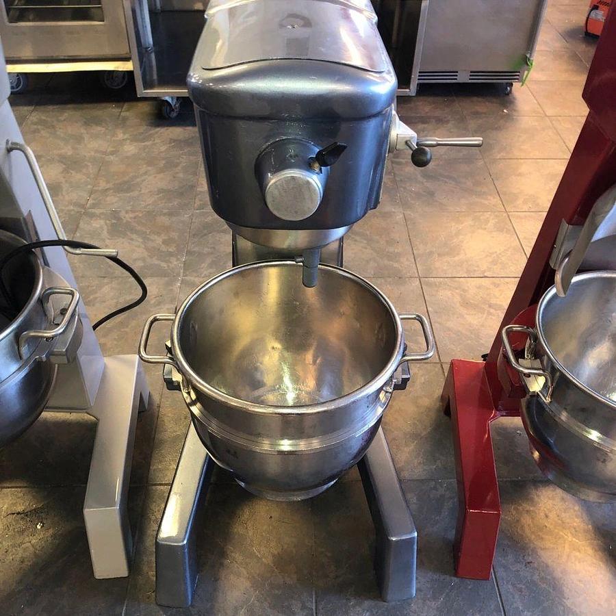 Used Hobart D-300 30 Qt Bakery Dough Mixer w/ Bowl, Hook Volts 115 Phase 1Hobart D-300 30 Qt Bakery Dough Mixer w/ Bowl, Hook Volts 115 Phase 1