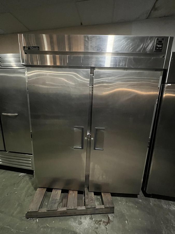 Refurbished True 2 Door Commercial Reach-In Freezer Stainless Steel Restaurant Freezer