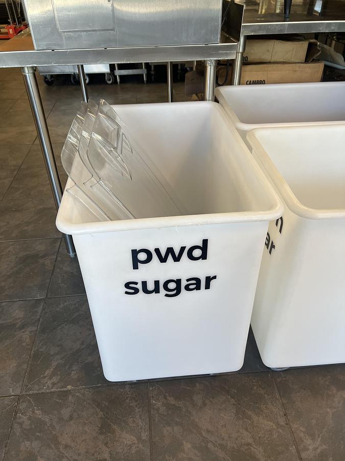 Refurbished Cambro Commercial Ingredient Storage Bin with Lid & Casters