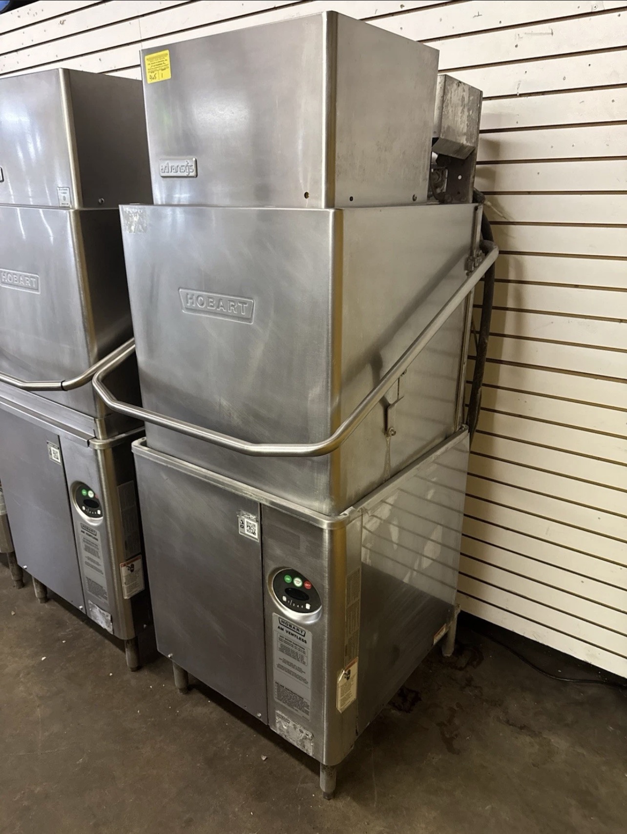 Refurbished HOBART COMMERCIAL VENTLESS PASS-THROUGH DISHWASHER – HEAVY-DUTY STAINLESS STEEL