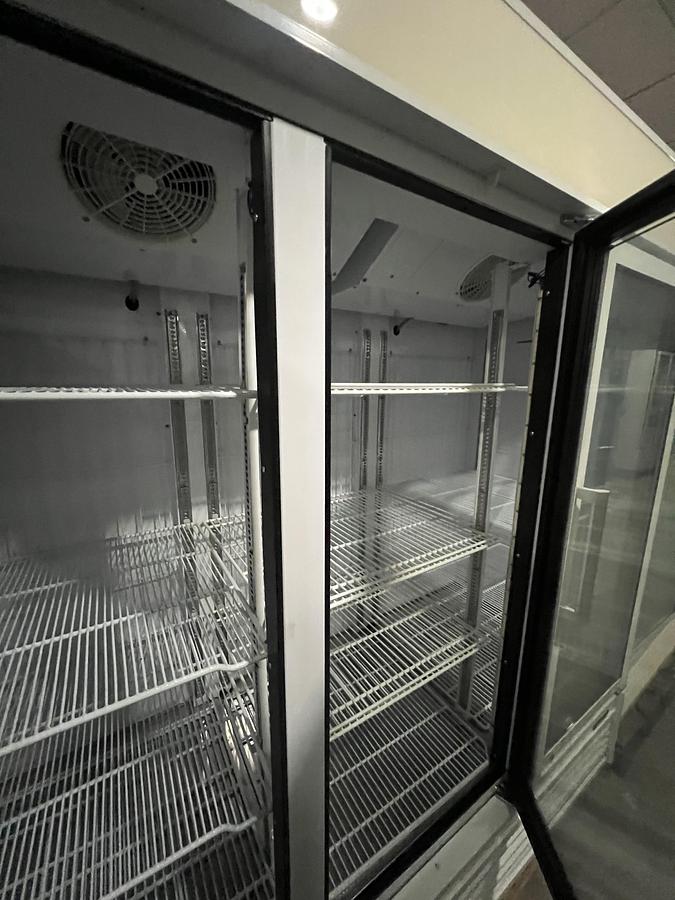 Refurbished Turbo Air 3 Door Glass Merchandiser Commercial Refrigerator Reach-In Cooler
