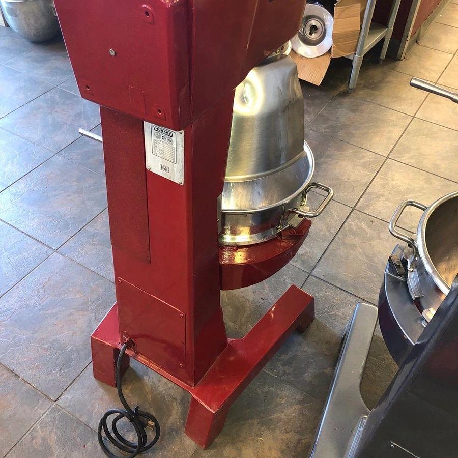 Used Hobart D-300 30 Qt Bakery Dough Mixer w/ Bowl, Hook Volts 115 Phase 1Hobart D-300 30 Qt Bakery Dough Mixer w/ Bowl, Hook Volts 115 Phase 1
