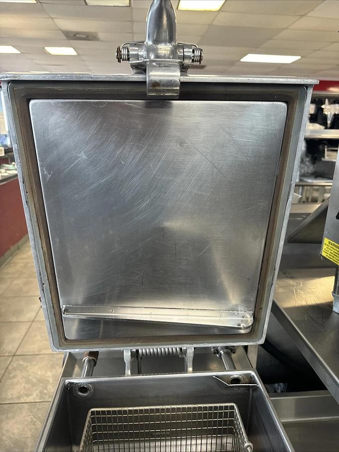 Used Henny Penny 600 Natural Gas Pressure Fryer- W/ Basket & Handle- Oil Filtration