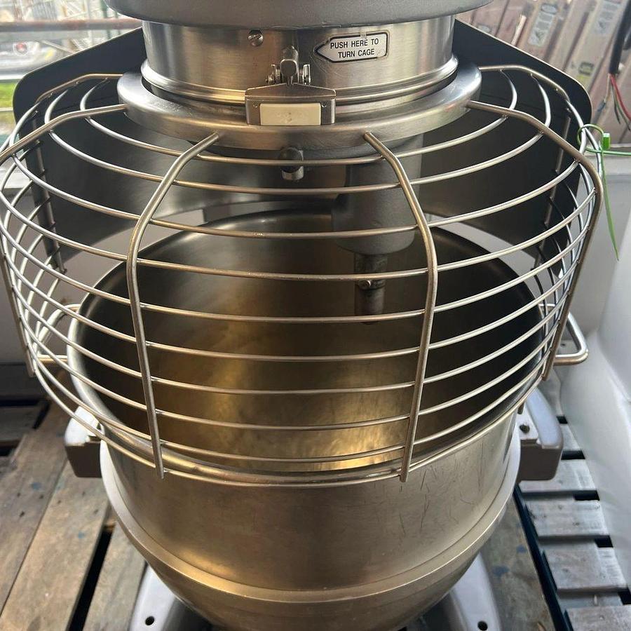 Used HOBART M-802 3HP STAINLESS STEEL BOWL & HOOK WITH BOWL GUARD 200V/60/1PHHOBART M-802 3HP STAINLESS STEEL BOWL & HOOK WITH BOWL GUARD 200V/60/1PH