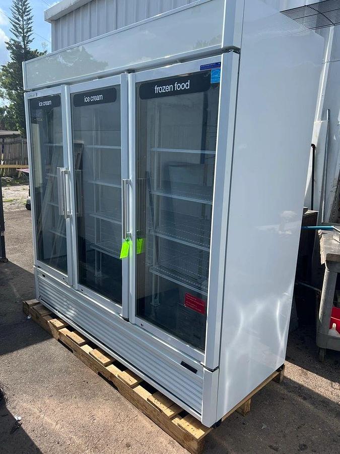 Used Turbo Air TGF-72SD-N 78” Three Section Display Freezer w/ Swing Doors - Bottom Mount Compressor, White, 115vTurbo Air TGF-72SD-N 78” Three Section Display Freezer w/ Swing Doors - Bottom Mount Compressor, White, 115v