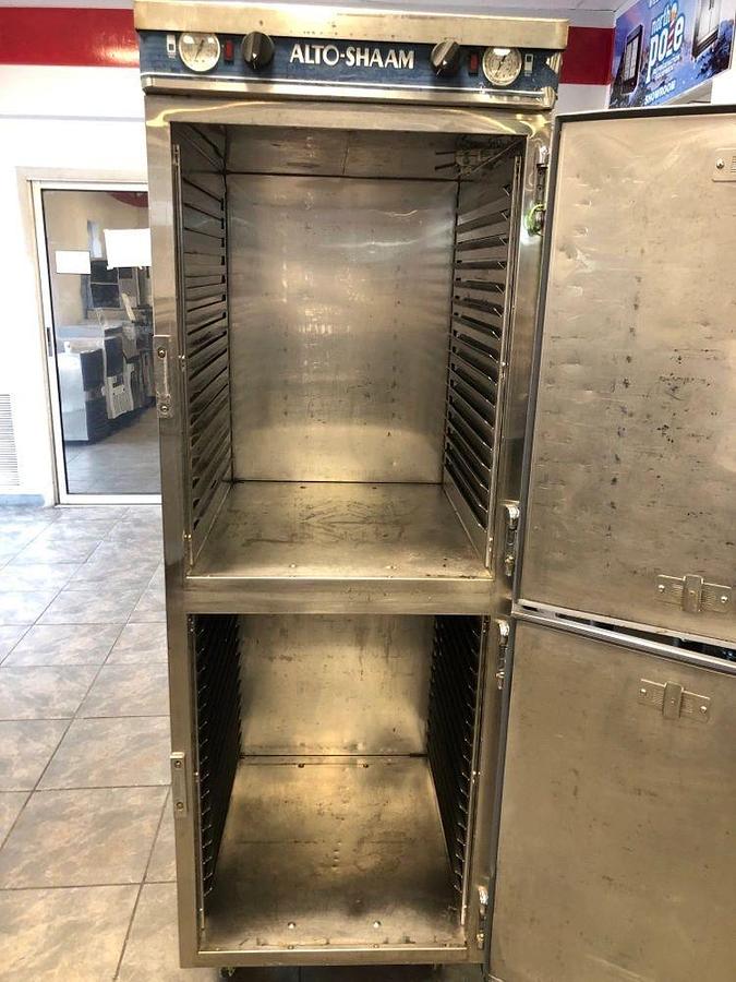 Used Alto-Shaam 1200-UP Mobile 16 Pan Dutch Door Holding Cabinet with Universal Racks - 208/240VAlto-Shaam 1200-UP Mobile 16 Pan Dutch Door Holding Cabinet with Universal Racks - 208/240V