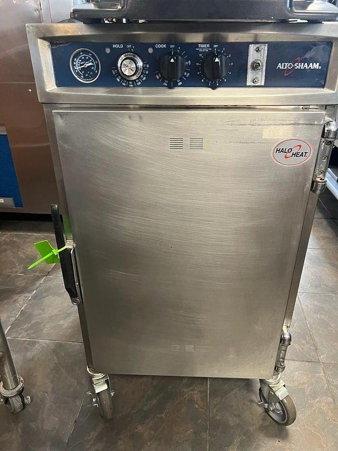 Used Alto-Shaam 1000-TH-II Half Height Stackable Cook and Hold Oven with Simple Controls - 120VAlto-Shaam 1000-TH-II Half Height Stackable Cook and Hold Oven with Simple Controls - 120V