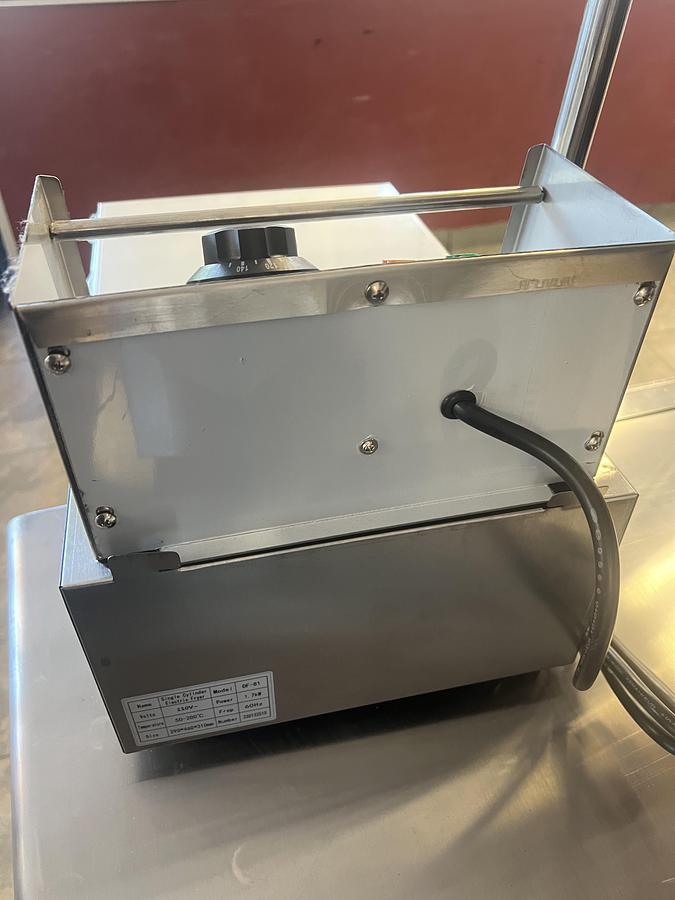 Used Commercial Countertop Electric Deep Fryer – Stainless Steel – Adjustable Temperature Control Upgrade your kitchen with th