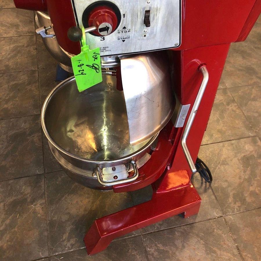 Used Hobart D-300 30 Qt Bakery Dough Mixer w/ Bowl, Hook Volts 115 Phase 1Hobart D-300 30 Qt Bakery Dough Mixer w/ Bowl, Hook Volts 115 Phase 1