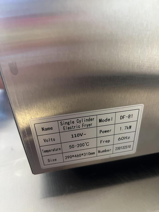 Used Commercial Countertop Electric Deep Fryer – Stainless Steel – Adjustable Temperature Control Upgrade your kitchen with th