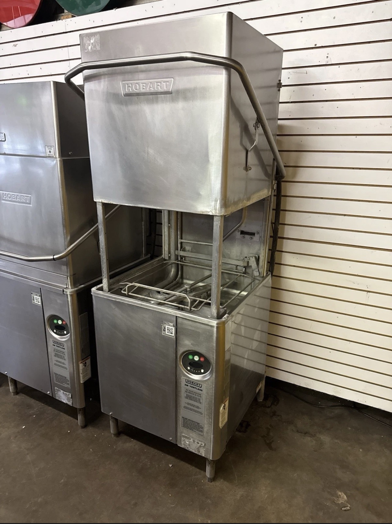 Refurbished HOBART COMMERCIAL VENTLESS PASS-THROUGH DISHWASHER – HEAVY-DUTY STAINLESS STEEL