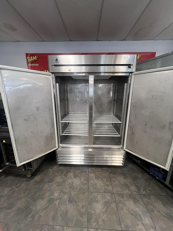 Refurbished ASCEND 2-DOOR COMMERCIAL REACH-IN FREEZER