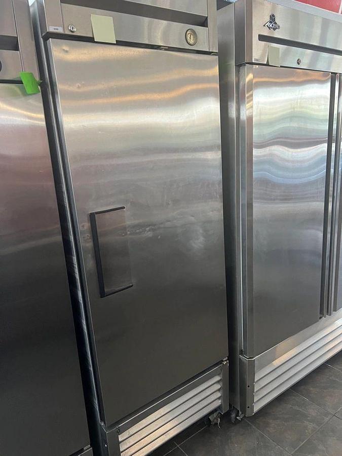 Used Used: True T-23-HC 27” One Section Reach In Refrigerator, (1) Right Hinge Solid Door, 115vUsed: True T-23-HC 27” One Section Reach In Refrigerator, (1) Right Hinge Solid Door, 115v