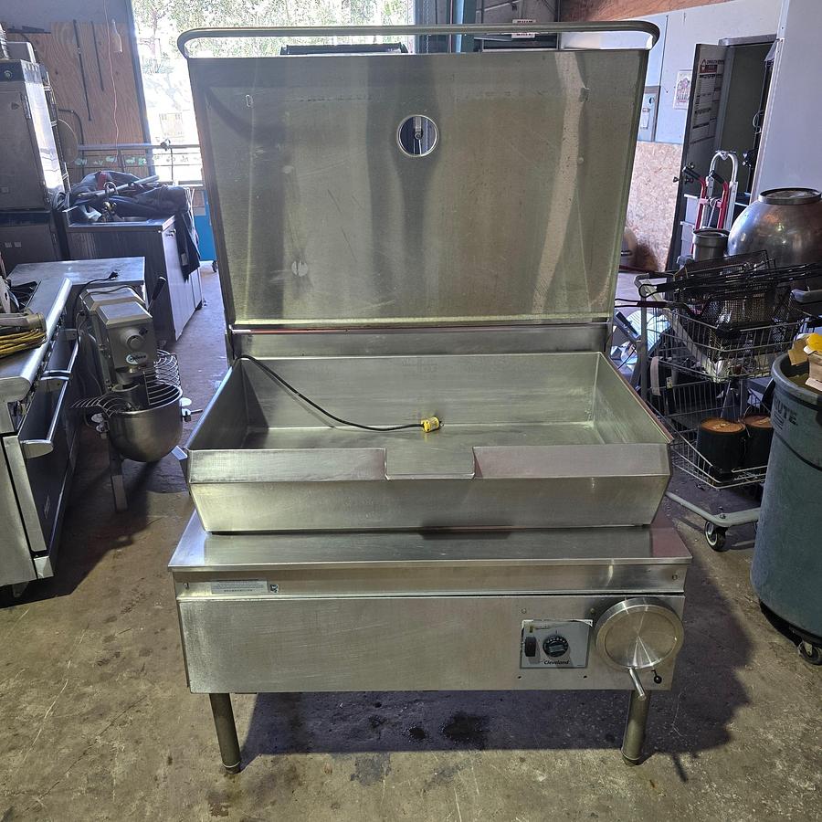 Refurbished Cleveland 40 Gallon Gas Tilt Skillet – Commercial Braising Pan