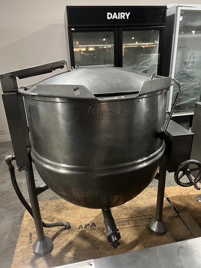 Refurbished Groen 25 Gallon Natural Gas Tilting Steam Jacketed Kettle w/ Lid Commercial
