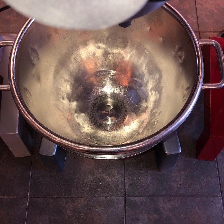 Used Hobart D-300 30 Qt Bakery Dough Mixer w/ Bowl, Hook Volts 115 Phase 1Hobart D-300 30 Qt Bakery Dough Mixer w/ Bowl, Hook Volts 115 Phase 1