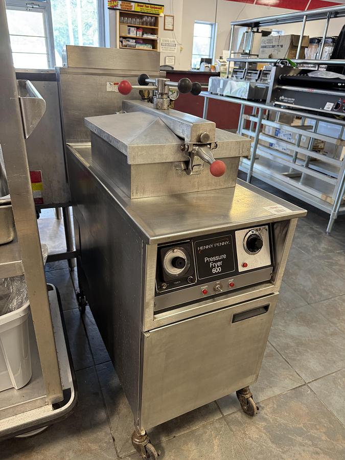 Used Henny Penny Pressure Fryer 600 Natural Gas